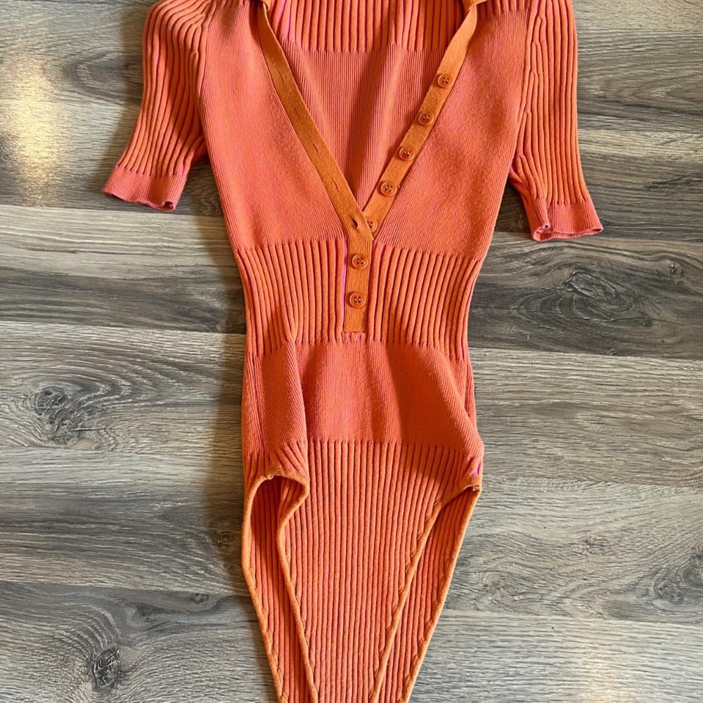 SOLD ON DEPOP Jacquemus Orange & Pink Le Body Yauco Bodysuit - Picture 1 of 3